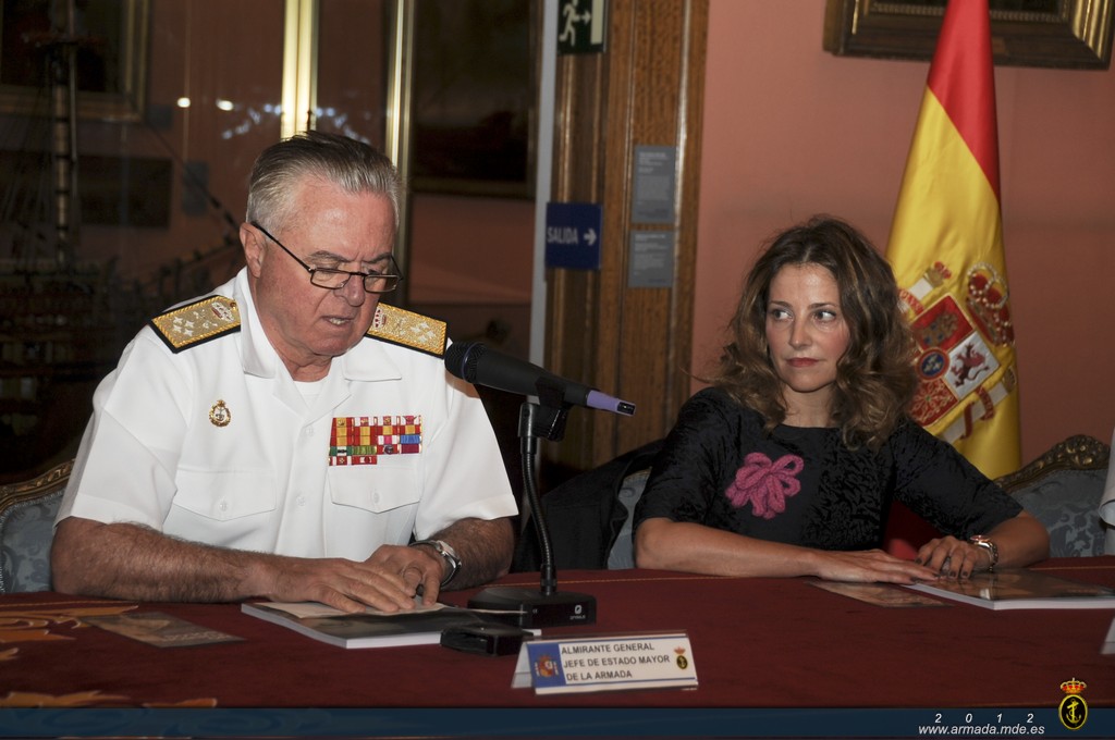 El Almirante Jefe de Estado Mayor de la Armada, almirante general Rebollo, durante su alocución en la presentación de la muestra